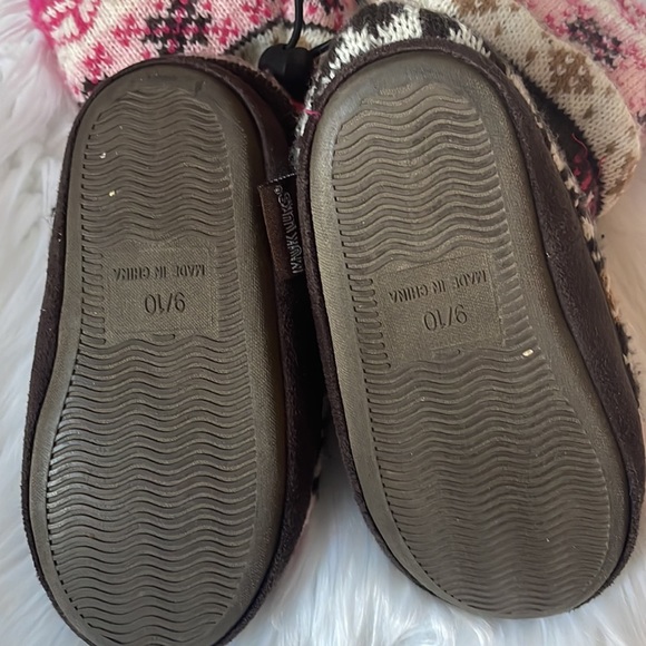 Muk Luks Slippers , Toddler size 9/10 - Picture 3 of 4